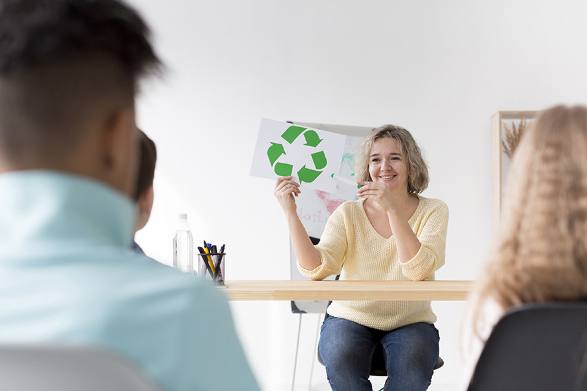 Öğretmen Sürdürülebilirlik Eğitimi veriyor