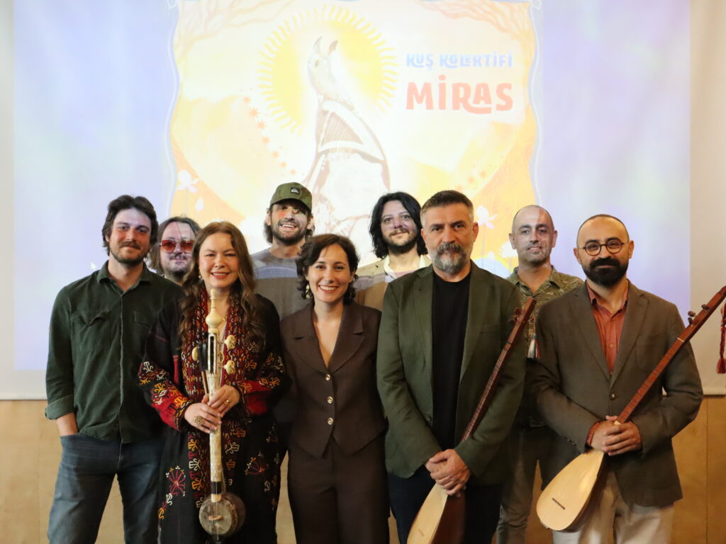 Dünya Biyoçeşitlilik Günü’nde yayınlanan Miras isimli albüm, nesli tehlike altındaki kuşların seslerini kaybolmaya yüz tutmuş geleneksel çalgılarla bir araya getiriyor.