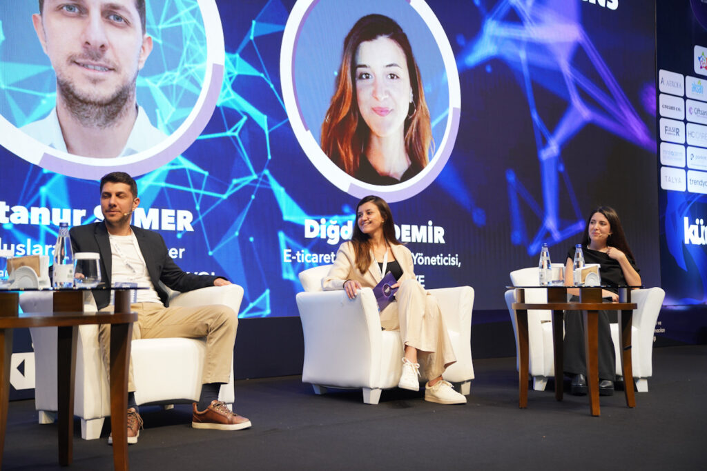 (KÜAD) tarafından düzenlenen ve bu yıl üçüncüsü hayata geçirilen “Ne Üretmeliyiz Zirvesi”, sektörün önde gelen profesyonellerini bir araya getirerek önemli bir bilgi ve vizyon paylaşımına ev sahipliği yaptı.