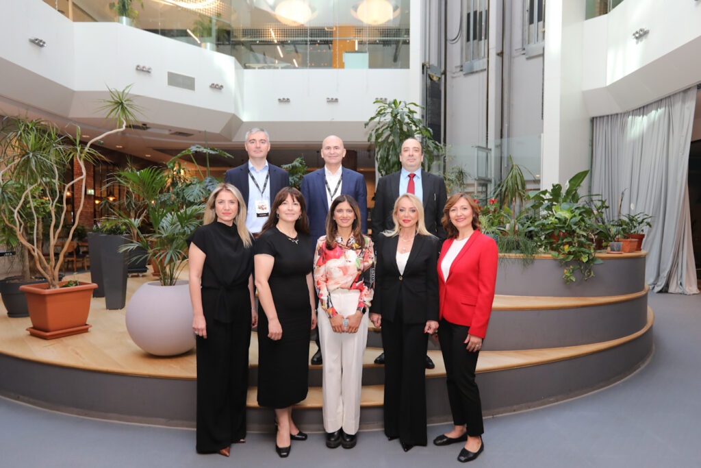 Microsoft Türkiye ile Teknolojide Kadın Derneği’nin (Wtech) iş birliği içinde geliştirdiği   “Geleceğe Güvenle“ (Secure the Future) projesine başvurular alınmaya başlandı. 