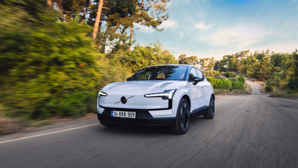 Volvo’nun En Kompakt ve Tamamen Elektrikli SUV’u EX30 Türkiye Yollarında