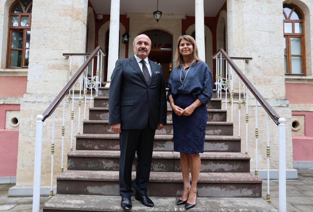 Taşköprü Belediye Başkanı Hüseyin Arslan ve Pompeiopolis Müzik ve Tiyatro Festivali projesinin fikir sahibi ve paydaşlarından DMKI’nin dönem başkanı Zeynep Esen