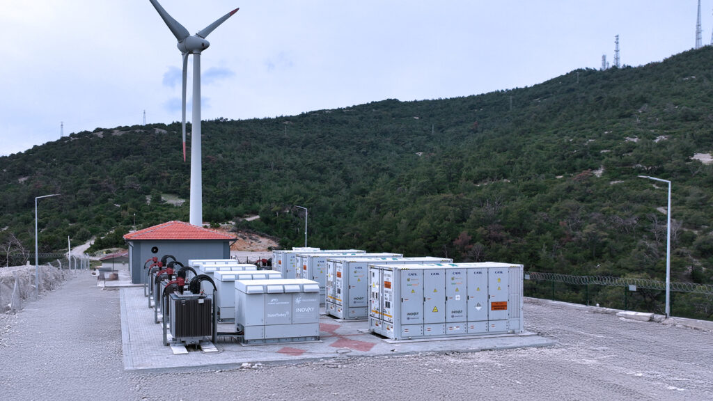 Polat Enerji, Ege RES Projesinde SolarToday ve iNOVAT İş Birliği ile Kurulan Türkiye’nin İlk Depolamalı Rüzgâr Enerji Santrali’nin Bakanlık Kabulü Gerçekleşti