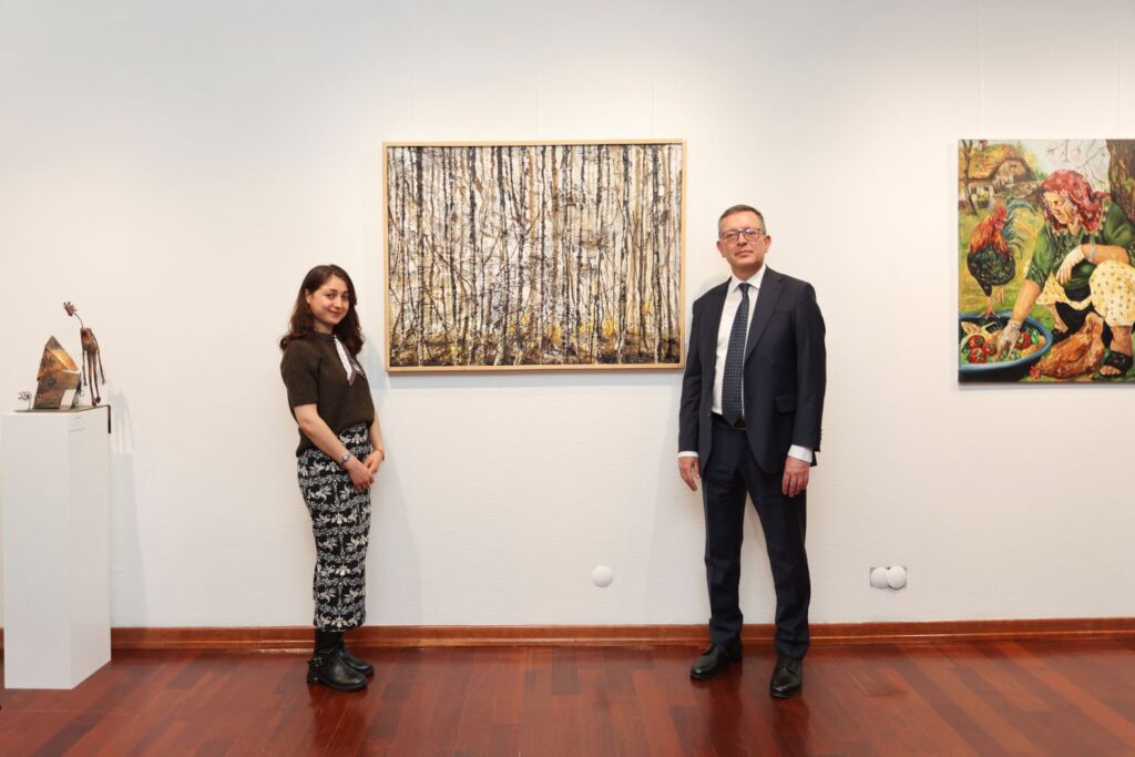 TSKB sanat yarışması kapsamında düzenlenen 75. yıl edisyonunda, Türkiye’nin dört bir yanından genç sanatçıların eserleri jüri değerlendirmesiyle seçildi ve ödüller sahiplerini buldu.