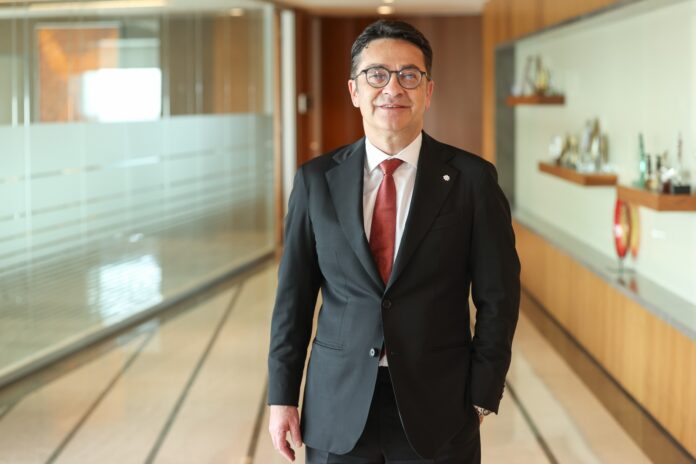 1766390686_Bora_Bocugoz Sürdürülebilir Finansman Denizbank - DenizBank Hazine ve Finansal Kurumlar Grubu Genel Müdür Yardımcısı Bora Böcügöz