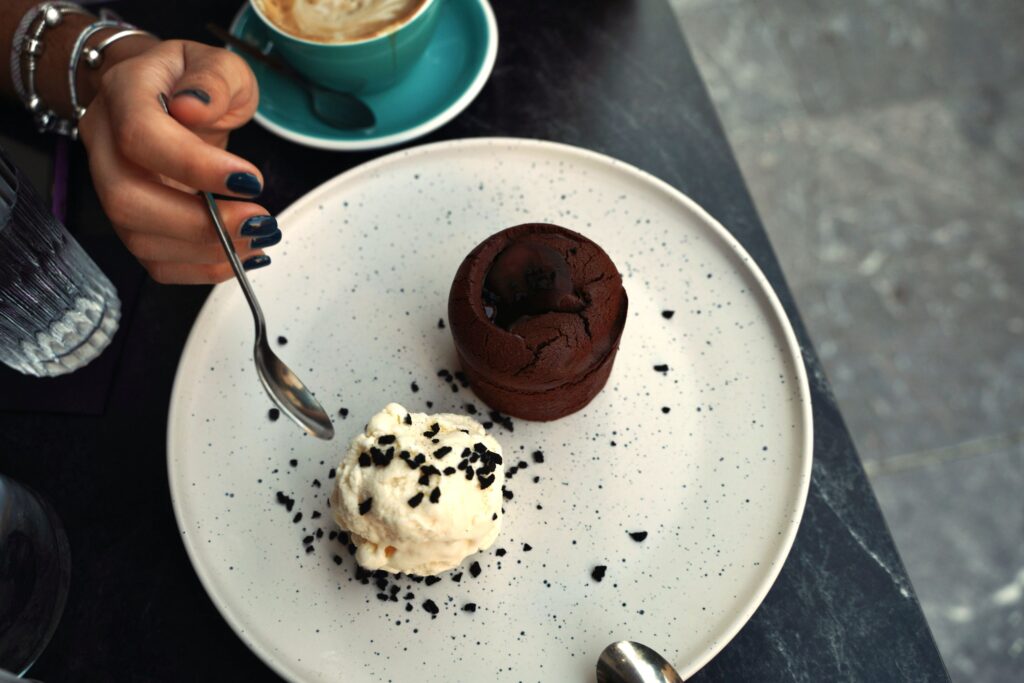 Bir Tatlı Kaşığıyla Daha Az Karbon: Görsel Sunumun Sürdürülebilir Gücü