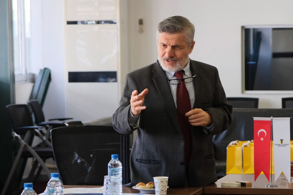 İstanbul Ticaret Üniversitesi Çevre ve Doğa Bilimleri Uygulama ve Araştırma Merkezi Müdürü Prof. Dr. İdris Oğurlu