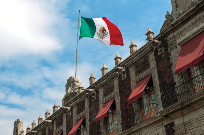Building with Mexican Flag Meksika
