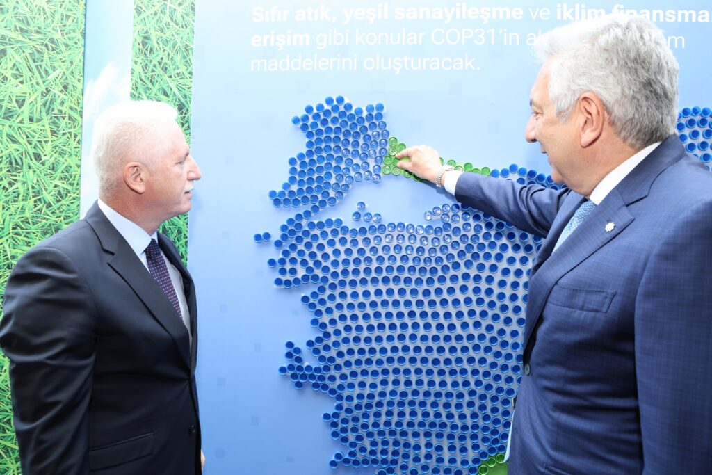 İstanbul Sanayi Odası Yönetim Kurulu Başkanı Erdal Bahçıvan ve İstanbul Valisi Davut Gül