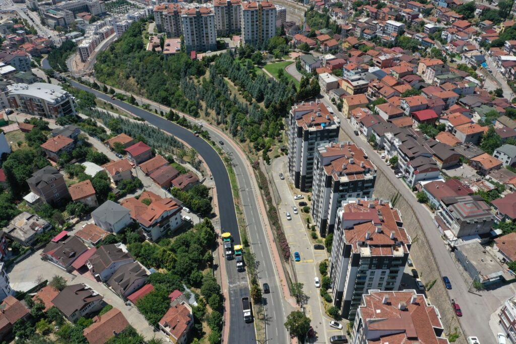 1785913147_DJI_0773 Tosyalı'nın Geliştirdiği Cüruf Bazlı Asfalt Kocaeli Yollarında