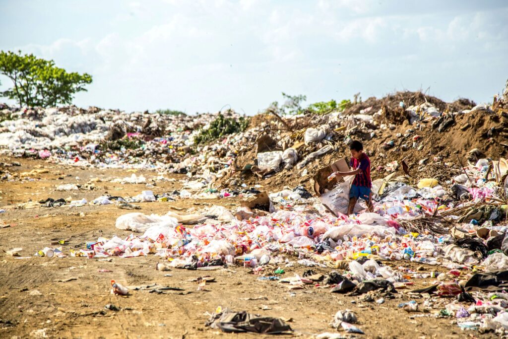 hermes-rivera-R1_ibA4oXiI-unsplash Avrupa Plastik Çöpü
